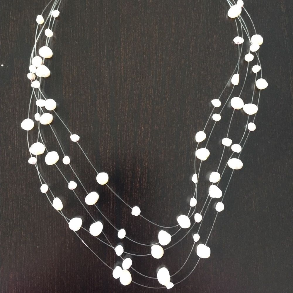 Floating pearls necklace